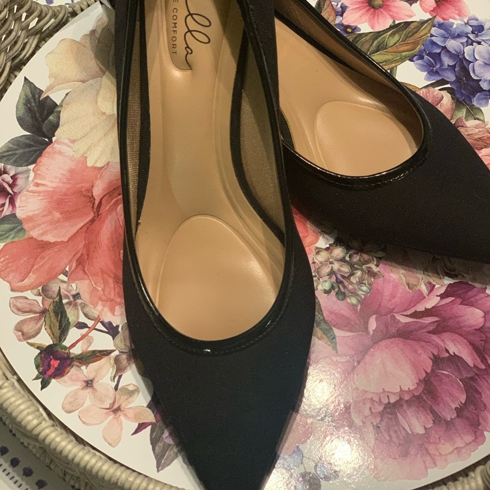 Black patent shoes
